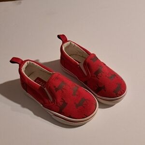 Crazy 8 toddler boys red are size 5 slip on shoes